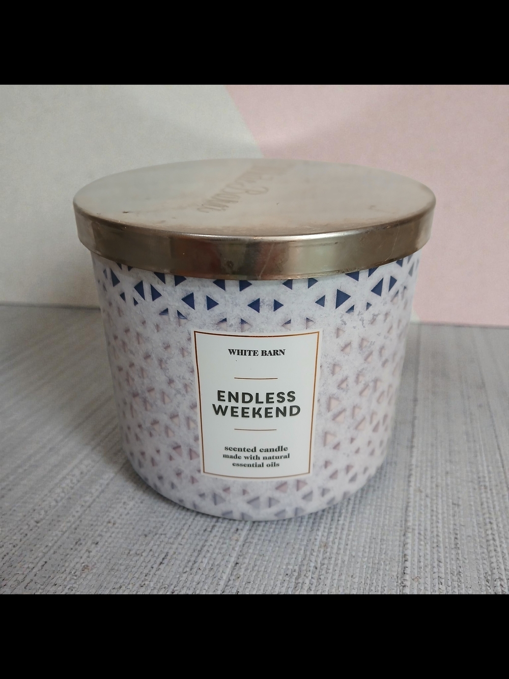 White Barn Endless Weekend Candle - White with Metallic Gold Lid